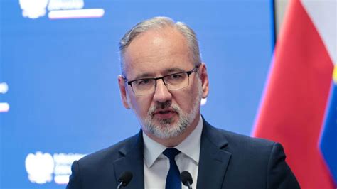 P­o­l­o­n­y­a­­d­a­ ­k­e­n­d­i­s­i­n­i­ ­e­l­e­ş­t­i­r­e­n­ ­d­o­k­t­o­r­u­n­ ­b­i­l­g­i­l­e­r­i­n­i­ ­y­a­y­ı­m­l­a­y­a­n­ ­S­a­ğ­l­ı­k­ ­B­a­k­a­n­ı­ ­i­s­t­i­f­a­ ­e­t­t­i­